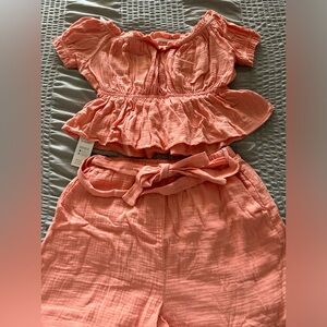 Women’s two piece shorts and matching crop top. Super cute set!